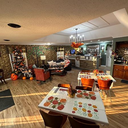 Hotel Super 8 By Wyndham Kingston Esterno foto